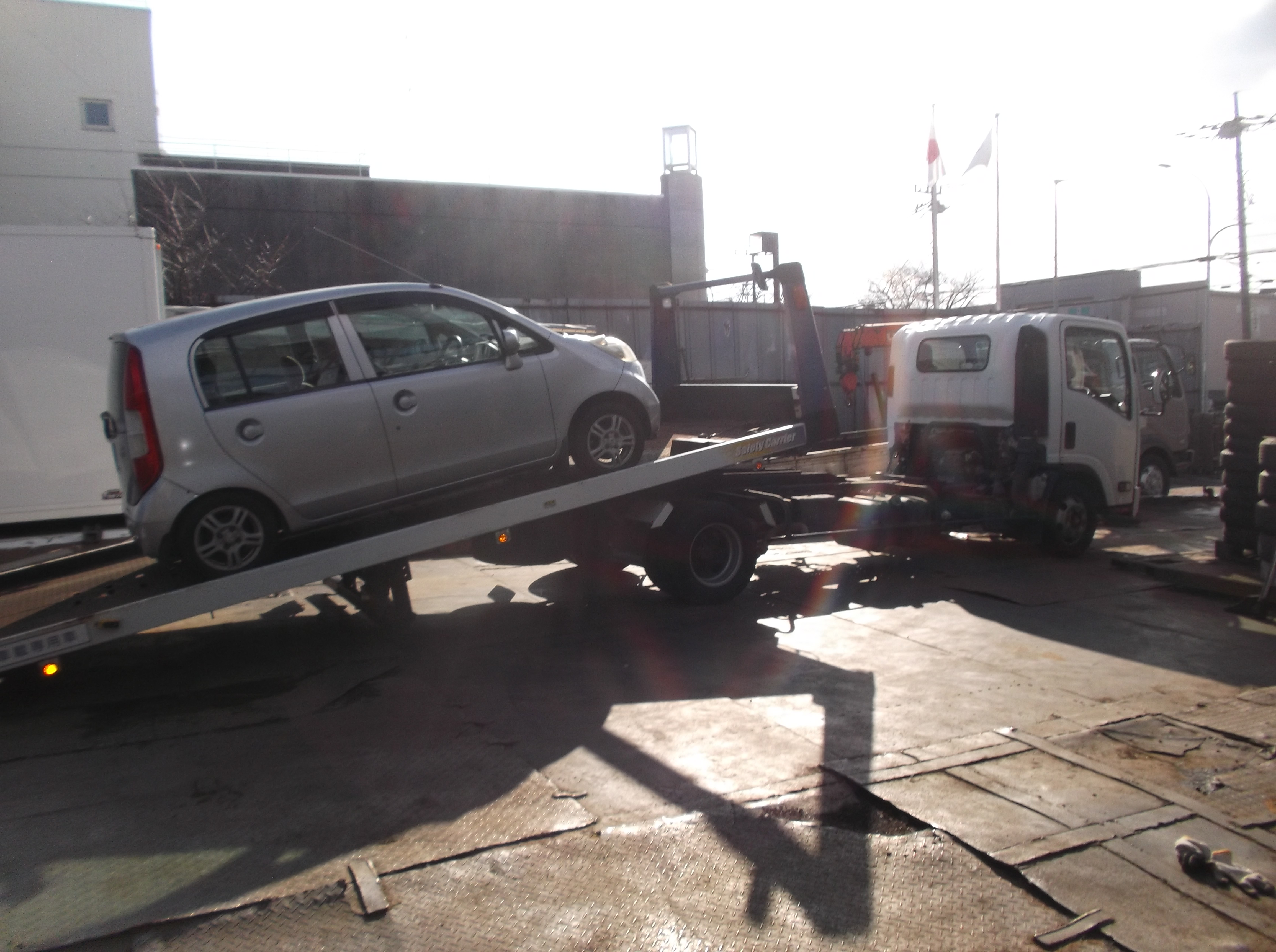 引取した解体車の搬入