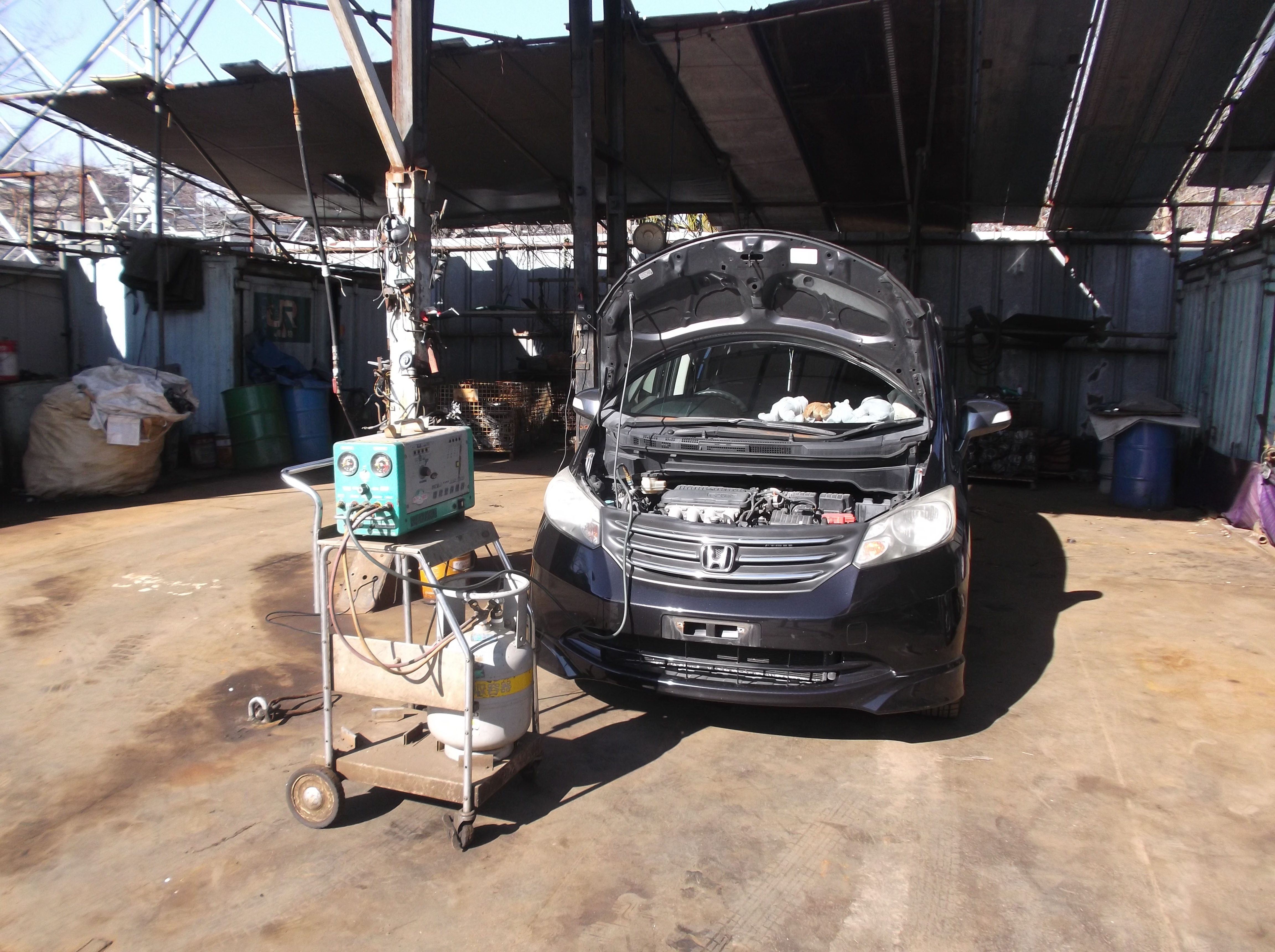 温暖化の一因フロンガスの回収