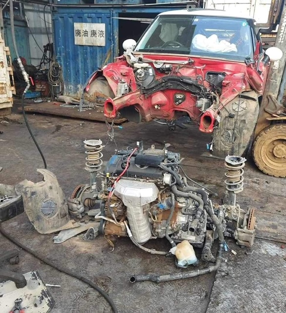 車体からエンジン足廻りの取外し