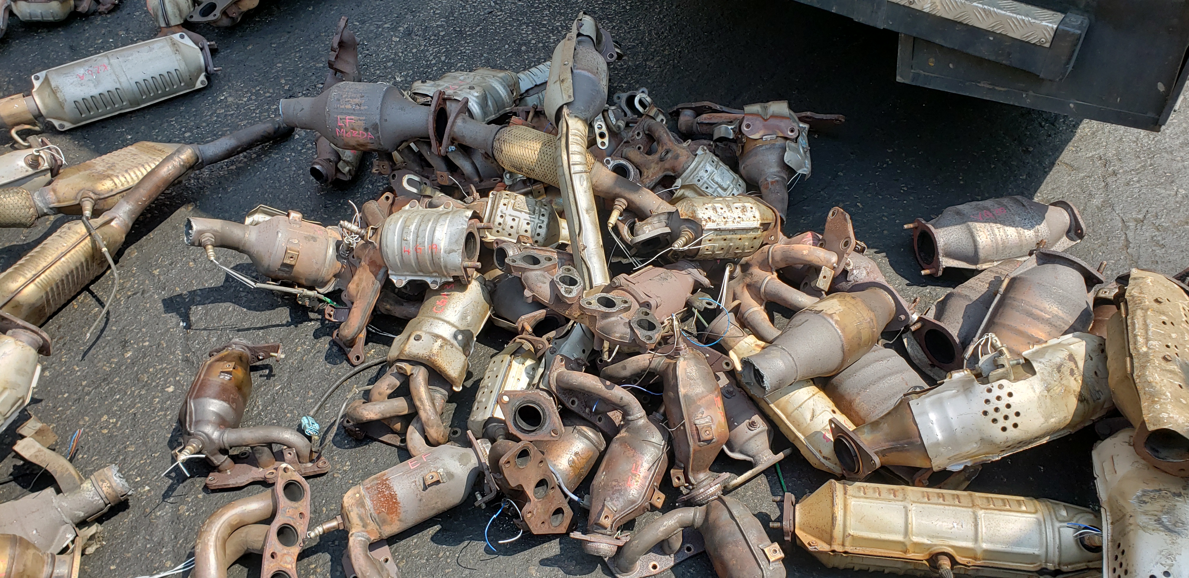  マフラー触媒はレアメタルの宝庫