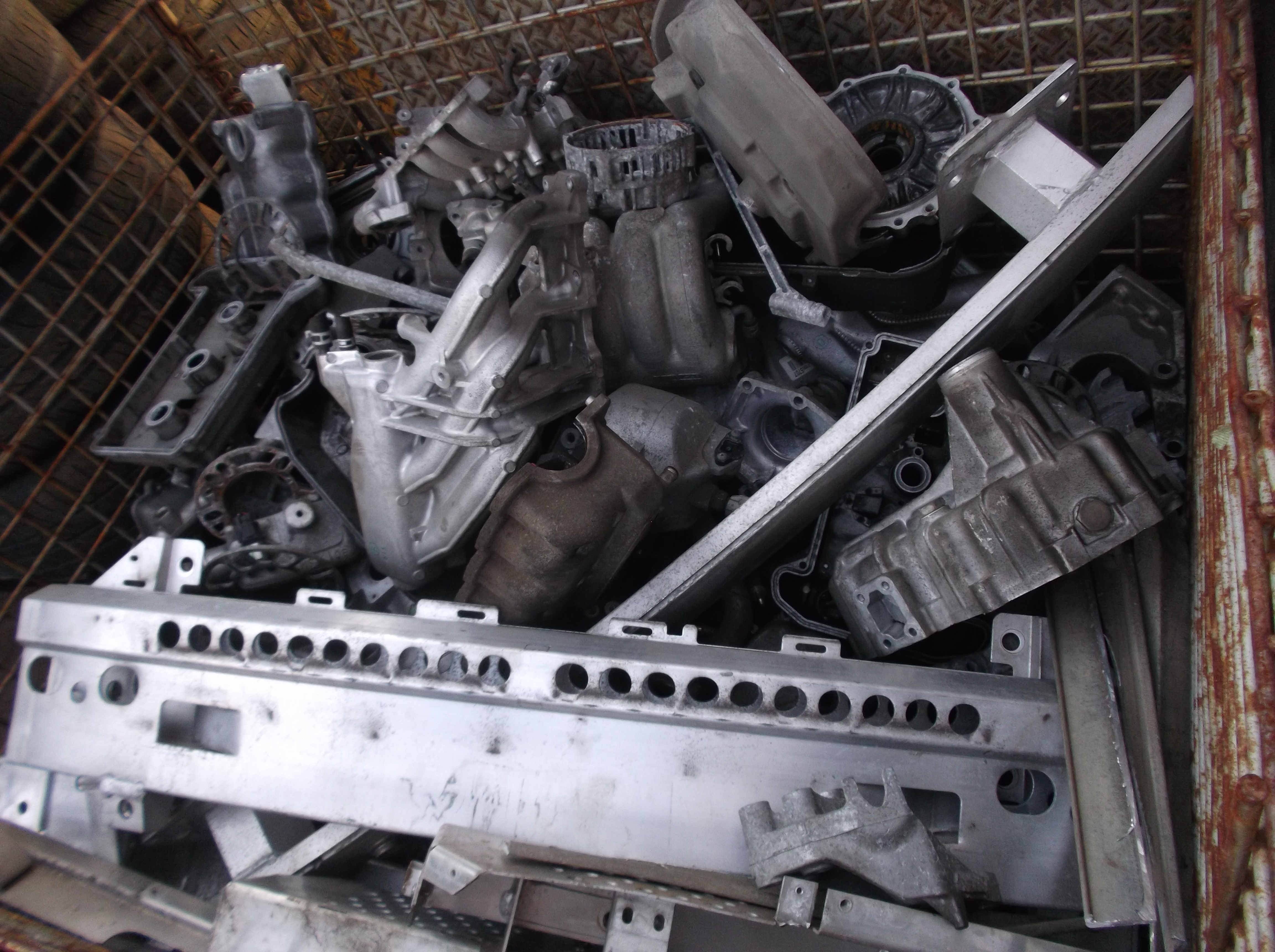 鉄の次に多く使用されているアルミ